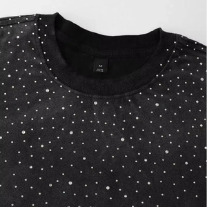 เสื้อยืดลายใหม่ประดับเพชรเทียมสำหรับผู้ชาย แฟชั่นสตรีทแวร์ พิมพ์ลายตามสั่ง เสื้อยืดคอวีประดับเพชรเทียม - Product Image 6