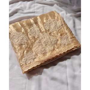 ผ้าไหมออริสสีเหลืองแท้ ดีไซน์เนอร์ซารี แบรนด์อีลิท วีฟส์ ประดับด้วยงานปัก น้ำหนัก 490 กรัม สำหรับงานแต่งงาน - Product Image 2