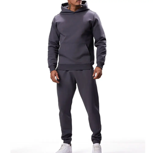 Ensemble de survêtement technique de basketball OEM personnalisé, coupe ajustée, uni, pour homme, avec capuche, idéal pour l'entraînement hivernal - Product Image 1