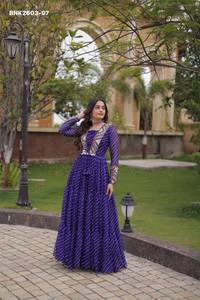 Nueva Colección de Vestidos Largos con Estampado y Bordado en Georgette Sintética, con Parches y Detalles Kodi, Venta al Por Mayor, Moda Femenina - Product Image 2