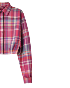 เสื้อเชิ้ตผู้หญิงลายสก็อตสีชมพูแบบครอป แขนยาว ติดกระดุม สไตล์ลำลอง แฟชั่นเสื้อเชิ้ตทรงสี่เหลี่ยม สำหรับฤดูใบไม้ผลิและฤดูร้อน รับผลิตตามแบบ OEM - Product Image 3