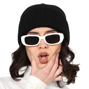 Gorro de invierno con estilo bordado con logotipo de diseñador, Material de punto suave con estampado de escena de playa, pompón de moda - Product Image 4