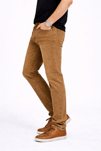 Vaqueros de mezclilla ajustados para hombre, color marrón caqui, clásicos, cómodos y elásticos – Un prenda esencial refinada para el día a día, hecha con algodón de primera calidad. - Product Image 2