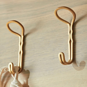 Deux crochets en laiton à boucle, design minimaliste en laiton, crochets muraux et pour porte - Product Image 1