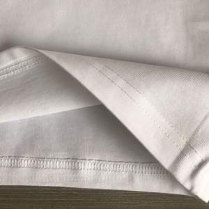 Camiseta de hombre de algodón de punto fino que admite especificaciones de tela personalizadas, etiquetas privadas y fabricación a granel. - Product Image 5