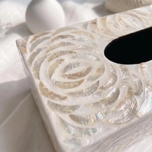 Caja de pañuelos rectangular hecha a mano de ILAHI con incrustaciones de nácar, moderna, ecológica y multiusos ICOMB-14013 - Product Image 1