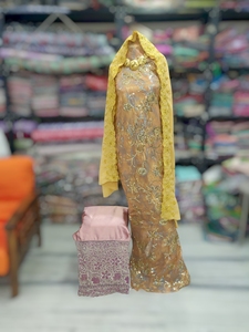 ผ้าฝรั่งเศสสีเขียวเซจประดับลูกปัดพร้อมลายปักดอกไม้หลากสี |   ชุดแต่งงานและชุดงานเลี้ยงสุดหรูสไตล์โซมาเลีย - Product Image 6