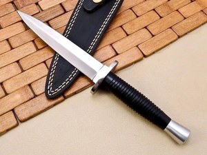 Cuchillo de Comando de Acero Inoxidable con Hoja de Punta de Lanza, Mango de Goma, Grosor de 0.6 mm, Funda Negra Incluida - Product Image 4