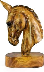 Busto decorativo de caballo de madera con tonos dorados antiguos que representan poder, gracia, belleza y eternidad. - Product Image 4