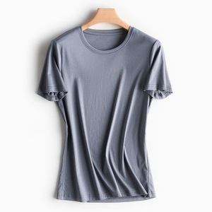 เสื้อยืดคอวีใส่ได้ทุกวัน ระบายอากาศได้ดี ใส่ได้ทุกฤดู เสื้อยืดคอวีผ้าฝ้ายสำหรับผู้หญิง เนื้อผ้านุ่ม สวมใส่สบาย แขนสั้น เสื้อยืดพื้นฐาน - Product Image 4