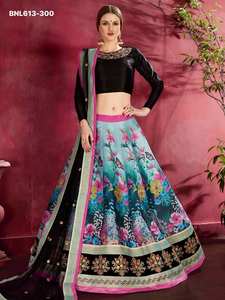 Nouvel Arrivage : Ensemble Lehenga-Choli et Dupatta en Soie Artisanale Indienne avec Broderie de Paillettes et Imprimé Floral Tropical – Vente en Gros - Product Image 2