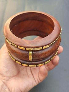 Ensemble de bracelets exquis en bois et laiton, fabriqués à la main, pour les occasions traditionnelles – Dernier produit unique fourni par AFZA ENTERPRISES - Product Image 2