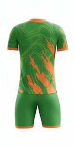 Ensemble d'uniformes de football personnalisés pour hommes, vert et orange, impression par sublimation, maillot et short respirants en polyester, vêtements d'équipe, fabricant OEM - Product Image 2