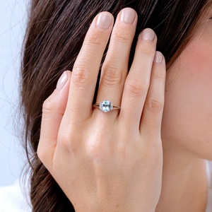 แหวนทองคำแท้ 14K งานแฮนด์เมด ดีไซน์แยกส่วน ประดับพลอยอะความารีนทรงรีธรรมชาติ พร้อมเพชรด้านข้าง แหวนหมั้นสำหรับผู้หญิง ขายส่ง - Product Image 5