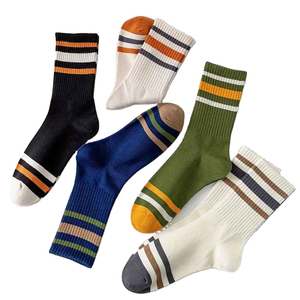Nouvelles arrivées, vente en gros de chaussettes décontractées, chaussettes décontractées de couleur personnalisée, chaussettes athlétiques décontractées de haute qualité, fabriquées au Pakistan - Product Image 1