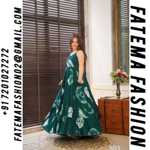 Ensemble de robes maxi Kurtis en rayonne imprimée numériquement, style indien et pakistanais, pour femmes, pour fêtes et occasions décontractées, avec col cœur et volants, élégant - Product Image 2