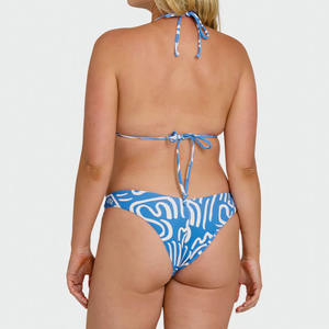 Conjunto de bikini triangular estampado al por mayor para mujer, traje de baño de dos piezas con cuello halter y lazo, elástico, para playa, marca privada OEM para mujer - Product Image 2