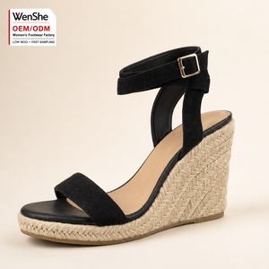 Sandales <span class=keywords><strong>compensées</strong></span> en daim noir pour femme, à bout ouvert, avec boucle de cheville, plateforme en paille tressée, <span class=keywords><strong>chaussures</strong></span> d'été <span class=keywords><strong>chic</strong></span> pour les vacances, faible MOQ, OEM, ODM - Product Image 1