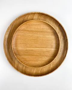Assiette de service ronde en bois avec bord tourné, plusieurs tailles, chêne naturel, acacia, HORECA, gravure personnalisée OEM, Vietnam - Product Image 5