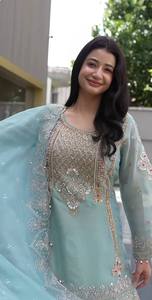 Robe de mariée élégante en soie bleu clair brodée, style indien et pakistanais, avec voile et parure de bijoux pour femme, longueur ras du sol, toutes saisons - Product Image 4
