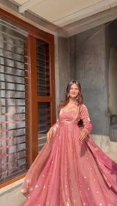 Ensemble ANARKALI PENT avec dupatta en soie FENDY, broderie de sequins, coupe classique, moderne, séchage rapide, toutes saisons, pour les fêtes - Product Image 3