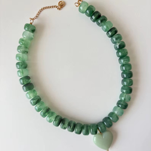 Collier tendance minimaliste en résine modèle ange pour femmes et jeunes filles – Artisanat en résine de haute qualité au look audacieux et moderne - Product Image 1