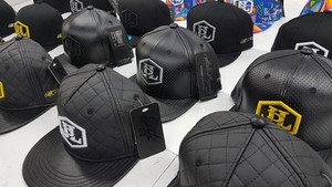 Gorra de Moda Urbana Personalizada con Diseño Moderno de Seis Paneles, Material de Algodón Suave y Producción OEM para Marcas de Moda - Product Image 1