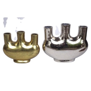 Jarrón moderno de mesa de metal de aluminio fundido de alta calidad, acabado de latón y plata para decoración de interiores - Product Image 1