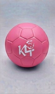 Ballon de football rose uni avec logo, équipement d'entraînement sportif - Product Image 4