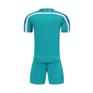 Ensemble de maillot et short de football personnalisés pour équipe, vêtements de sport respirants en polyester pour l'entraînement et la compétition, uniforme de football en gros - Product Image 5