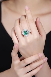 แหวนเพชรทรงรีเงินแท้ 925 ดีไซน์หรูหรา คลาสสิกสำหรับงานหมั้น พร้อมใบรับรอง - Product Image 5