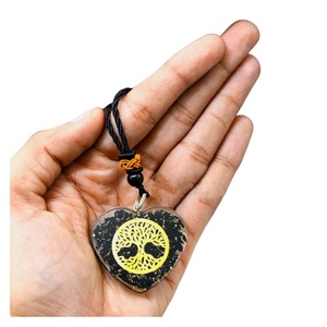 Pendentif en forme de cœur en shungite naturelle faite à la main avec logo Protection EMF Agate vieillie d'Inde - Product Image 2