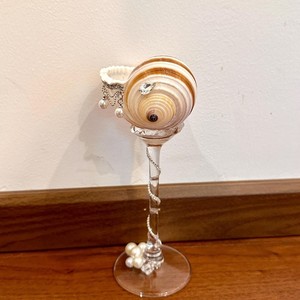 Verre à vin rouge en forme de coquillage, design délicat, avec support décoré, idéal pour les restaurants à thème et les cafés côtiers - Product Image 2