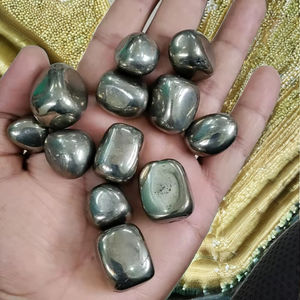 Vente en gros de pyrite naturelle sculptée pierres dégringolées polies cristaux d'amour de guérison pour la décoration Feng Shui Reiki et la méditation - Product Image 4
