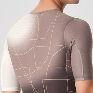 Traje ligero y cómodo de bajo precio, perfecto para viajes, senderismo y actividades al aire libre. - Product Image 5