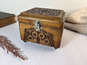 <b>Cheap</b> Handmade Wooden Memory <b>Box</b> for Wedding Souvenirs, Special <b>Gifts</b>, Jewelry and Personal Treasures with Rustic Decorative - Product Image 1