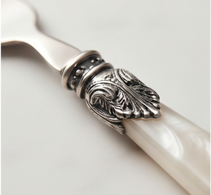 Juego de cubiertos vintage con mangos de nácar y cubiertos de metal en tono plateado, aptos para lavavajillas, vajilla para bodas. - Product Image 2