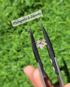 6 Piedras Sueltas de Moissanita Blanco Hueso en Forma de Flor, Corte a Mano, Diseño Único y Elegante para Joyería Nupcial - Product Image 3