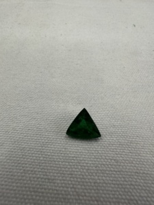 Esmeralda Zambiana Natural, Corte Trillón, Verde Intenso, Gema Suelta para Joyería Fina, Anillos Personalizados y Diseños de Lujo - Product Image 1