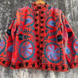 Chaqueta Morning Love, Chaqueta de Terciopelo Hecha a Mano con Bordado Floral, Chaqueta Bohemia de Terciopelo con Arte Folclórico, Regalos para Ella - Product Image 4