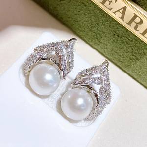 Diamond Shaped White Stone Inlaid Fashionable Celebrity <b>Inspired</b> Freshwater Mantou Pearl Crystal Earrings Zhuji Natural <b>Jewelry</b> - Product Image 3