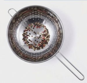 Passoire en acier inoxydable avec poignées et anse, égouttoir en métal perforé pour la cuisine - Product Image 1