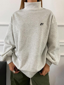 เสื้อสเวตเตอร์คอเต่าสีเทาสำหรับผู้หญิง แขนยาว ทรงหลวม สวมใส่สบาย สไตล์มินิมอล คอและปลายแขนเสื้อแบบริบ มีฮู้ด - Product Image 1