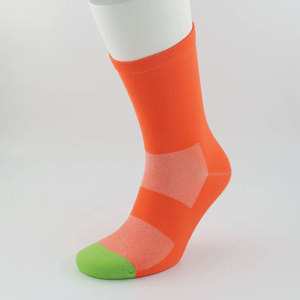 Chaussettes de sport athlétiques OEM personnalisées pour hommes, en tricot élastique, sans couture, en polyester/spandex, pour une performance optimale - Product Image 3