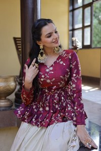 Nouveautés : Ensemble haut et lehenga élégant pour mariage et fêtes, en soie douce, tenue de mariage de créateur. - Product Image 3