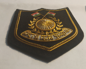 Écusson de blazer de luxe personnalisé brodé à la main en fils d'or, durable et tendance / Badge thermocollant ou à coudre de qualité supérieure - Product Image 2