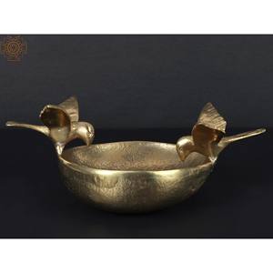 Bol en laiton fait à la main de 9 pouces avec des oiseaux pour la décoration intérieure et les cadeaux Article fabriqué en Inde - Product Image 2