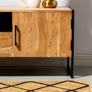 Mueble para TV Vandana Novara Vista de Dos Cajones y Dos Puertas, Consola de Entretenimiento Moderna de Madera Maciza - Product Image 5