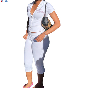 Conjuntos de Mujer Personalizados con Logotipo de Diamantes de Imitación, Ropa Casual de Calle, Chaqueta de Manga Corta de Algodón y Pantalones Capri, Conjunto de 2 Piezas - Product Image 6