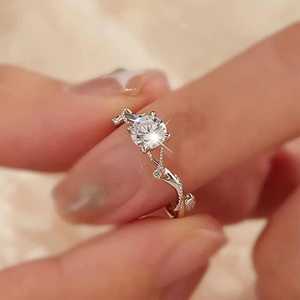 Bague Feuille en Moissanite Ronde 4MM Inspirée des Branches d'Arbre, en Argent 925 Original, Cadeau d'Anniversaire ou de Fête pour Petite Amie - Product Image 1